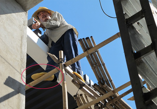 腳手架施工錯(cuò)誤方式